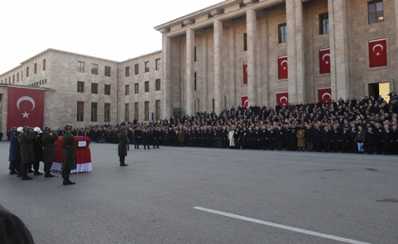 ESKİ TBMM BAŞKANI VE BAKANLARDAN İSMET SEZGİN CENAZE TÖRENİ