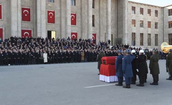 ESKİ TBMM BAŞKANI VE BAKANLARDAN İSMET SEZGİN CENAZE TÖRENİ