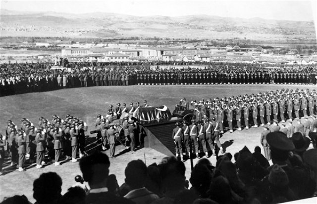 Atatürk'ün cenazesinden hiç görünmeyen fotoğraflar