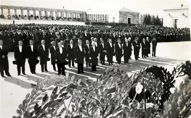 Atatürk'ün cenazesinden hiç görünmeyen fotoğraflar