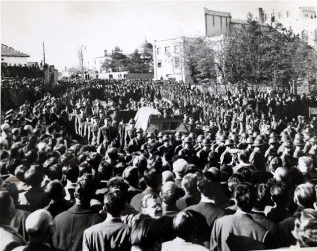 Atatürk'ün cenazesinden hiç görünmeyen fotoğraflar