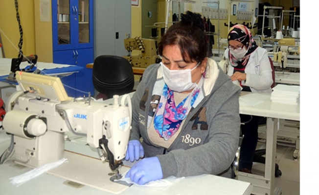 Avcılar Halk Eğitimi Merkezi, maske üretimine başladı