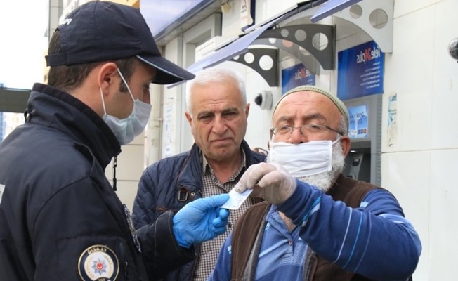 65 yaş üstüne sokağa çıkma izni gündemde!  