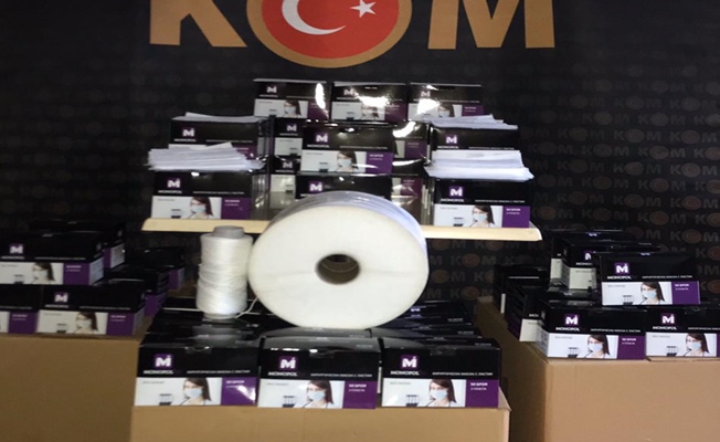 Kocaeli'de kaçak üretilen 9 bin 500 adet cerrahi maske ele geçirildi Kocaeli'de kaçak üretilen 9 bin 500 adet cerrahi maske ele geçirildi