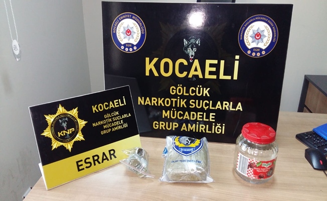 Kocaeli'de uyuşturucu ticareti yapan 2 kişi tutuklandı Kocaeli'de uyuşturucu ticareti yapan 2 kişi tutuklandı