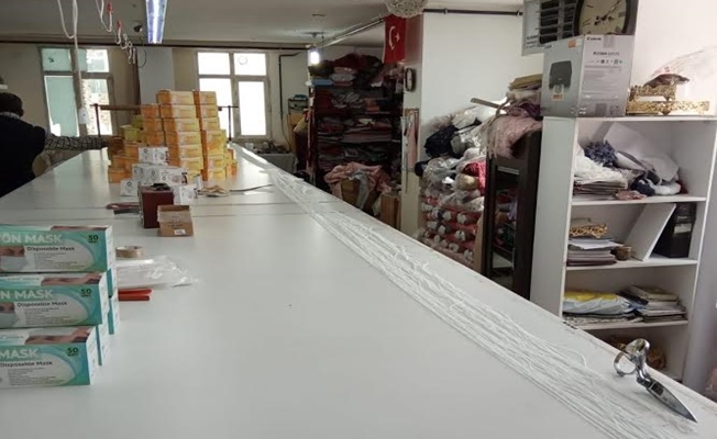 Kocaeli'nin Gebze ilçesinde kaçak üretilen 5 bin maske ele geçirildi
