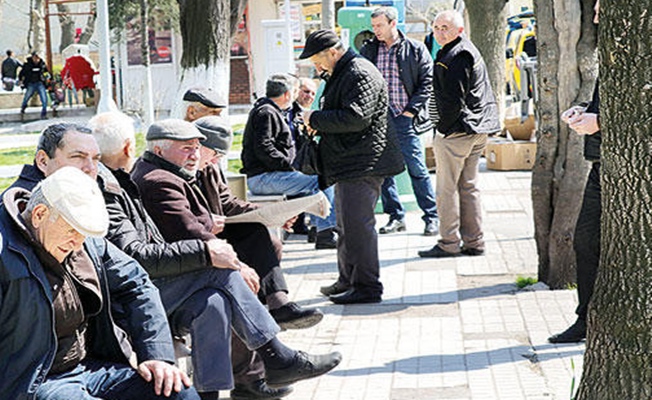 65 Yaş üstü vatandaşlar yeni saatlerinde sokağa çıkacak