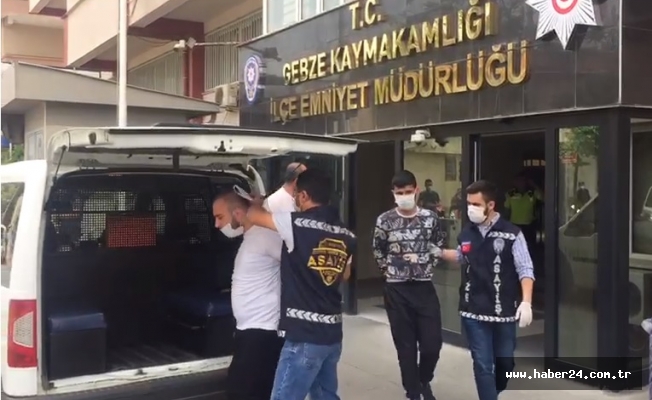 Kocaeli’de 2 kişiyi gasp eden 3 şüpheli tutuklandı Kocaeli’de 2 kişiyi gasp eden 3 şüpheli tutuklandı
