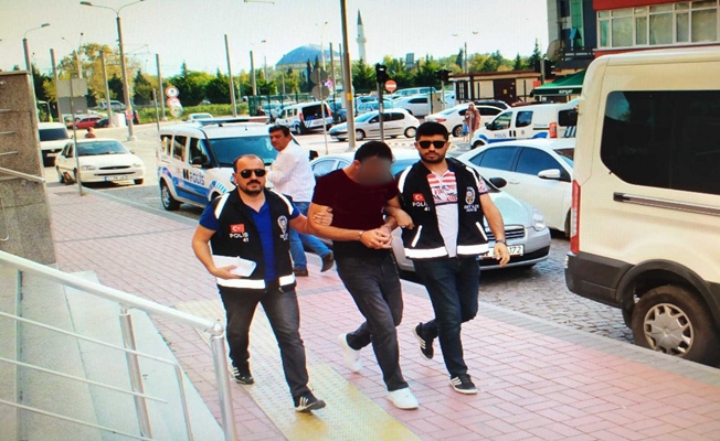 7 yıl kesilmiş cezası olan şahıs Kocaeli'de yakalandı! 7 yıl kesilmiş cezası olan şahıs Kocaeli'de yakalandı!