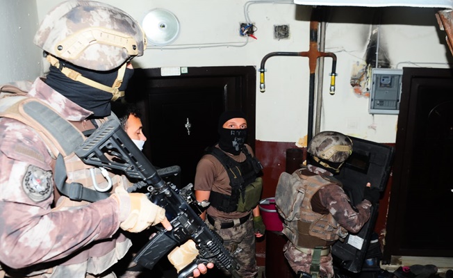 Kocaeli'de düzenlenen operasyonda aranan 25 kişi yakalandı!