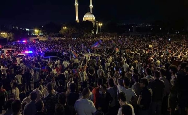 Azerbaycan halkı seferberlik talebiyle sokaklara döküldü!