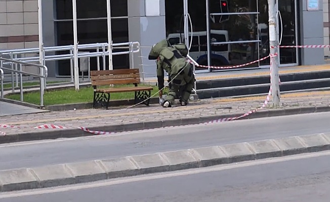 Kocaeli'de bir belediyenin önünde bomba paniği!