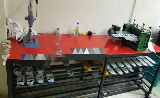 Gebze ve Çayırova’da sahte plaka çetesine operasyon! Gebze ve Çayırova’da sahte plaka çetesine operasyon!