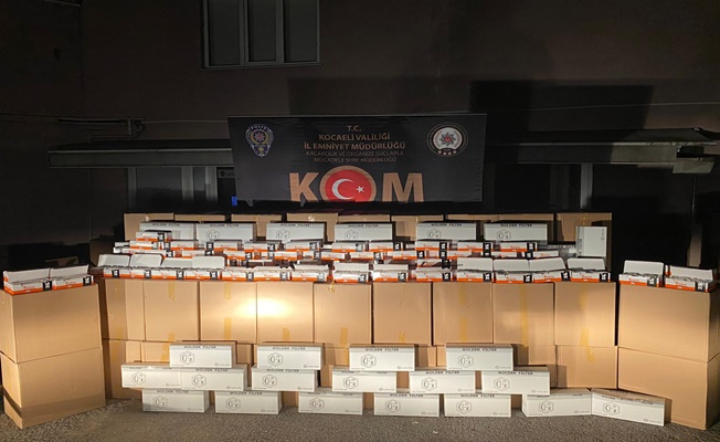 Tem otoyolunda kaçak 1 milyon 950 bin adet makaron ele geçirildi! Tem otoyolunda kaçak 1 milyon 950 bin adet makaron ele geçirildi!