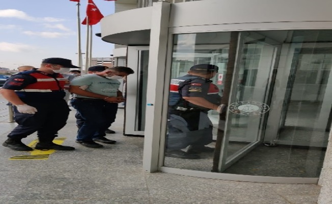 Parasını aldığı göçmenleri otoyola bırakarak kaçtı! Parasını aldığı göçmenleri otoyola bırakarak kaçtı!