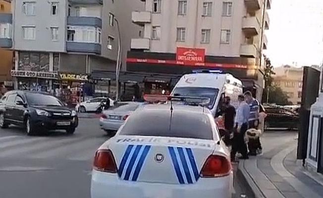 Yolun karşısına geçerken motosiklet çarptı!