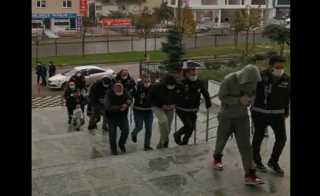 Çayırova'da sahte dolar basan kalpazanlar tutuklandı! Çayırova'da sahte dolar basan kalpazanlar tutuklandı!
