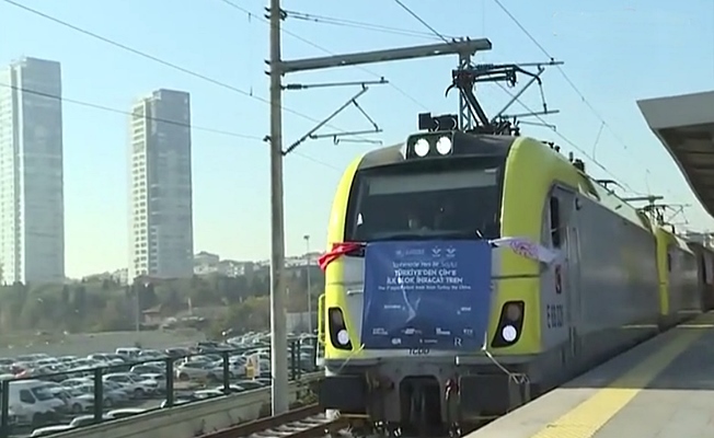 Çin'e gidecek ilk ihracat treni İstanbul'dan yola çıktı Çin'e gidecek ilk ihracat treni İstanbul'dan yola çıktı