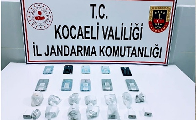 Kocaeli'de 40 bin lira değerinde kaçak telefon ele geçirildi! Kocaeli'de 40 bin lira değerinde kaçak telefon ele geçirildi!
