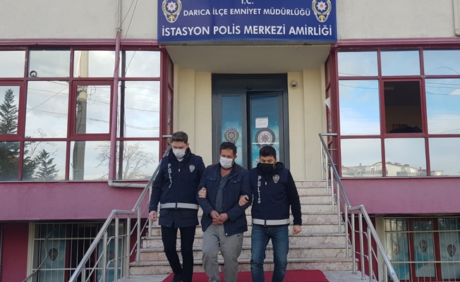 Kendisini yakalayan polislere bir tekne ve 500 bin lira teklif etti Kendisini yakalayan polislere bir tekne ve 500 bin lira teklif etti