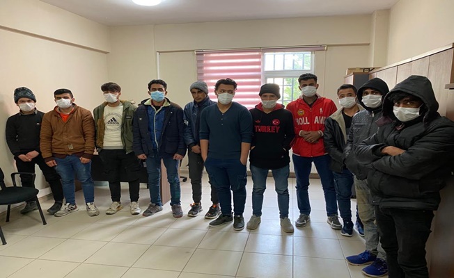 Kocaeli polisinden kaçak göçmen operasyonu! Kocaeli polisinden kaçak göçmen operasyonu!