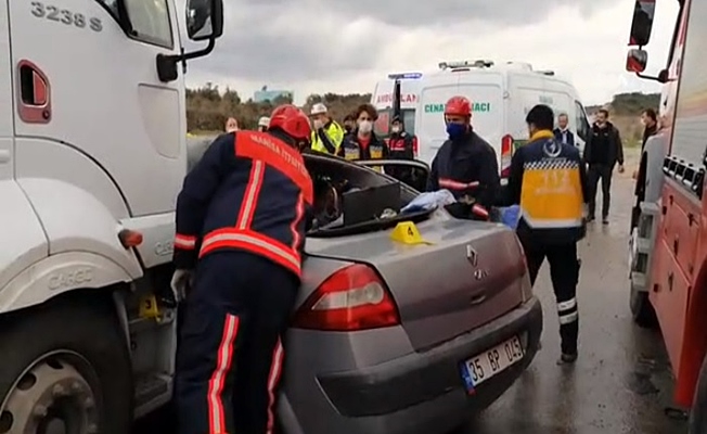 Kamyona çarpan araçtaki 3 kişi hayatını kaybetti!