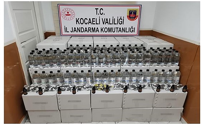 Kocaeli'de bir araçta yüzlerce litre etil alkol ele geçirildi!