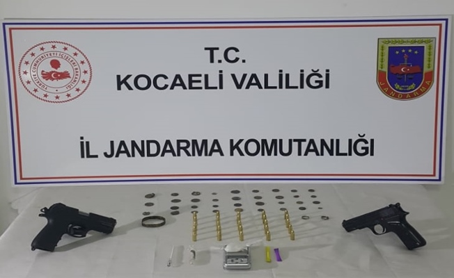 Uyuşturucu operasyonunda tarihi para ele geçirildi! Uyuşturucu operasyonunda tarihi para ele geçirildi!