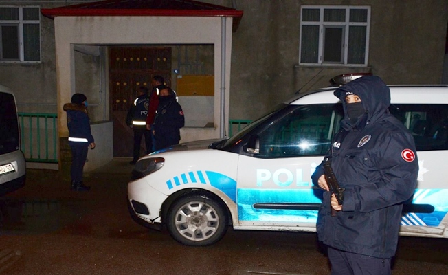 Kocaeli'de çeşitli suçlardan aranan 16 kişi yakalandı! Kocaeli'de çeşitli suçlardan aranan 16 kişi yakalandı!