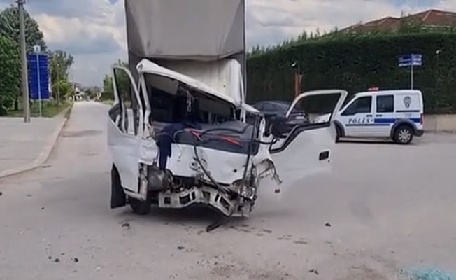 Önce TIR'a sonra otomobile çarptı; 1 yaralı