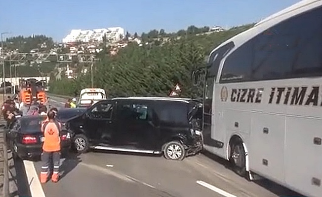 TEM'de zincirleme kaza; 4 yaralı! TEM'de zincirleme kaza; 4 yaralı!