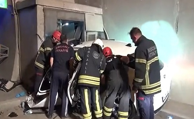 TEM Gültepe tünelinde kaza;3 yaralı! TEM Gültepe tünelinde kaza;3 yaralı!