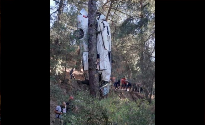 İzmir'de feci kaza: 8 kişi hayatını kaybetti, 11 kişi yaralandı