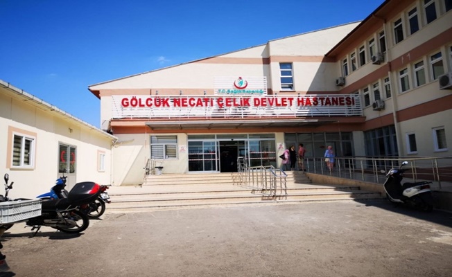 Ters yöne giren otomobil ile panelvanla çarpıştı Ters yöne giren otomobil ile panelvanla çarpıştı