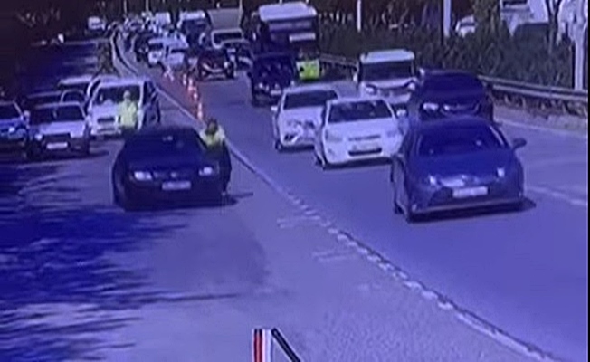 Uygulama noktasından kaçan sürücü, polisi metrelerce sürükledi!