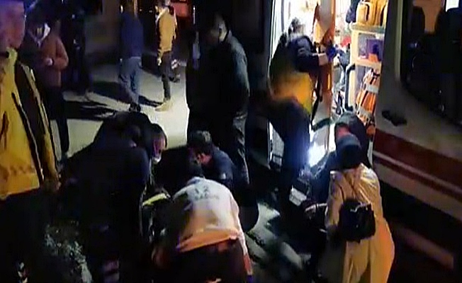 TEM otoyolunda işçi sevisi ile yolcu otobüsü çarpıştı: 5 yaralı TEM otoyolunda işçi sevisi ile yolcu otobüsü çarpıştı: 5 yaralı