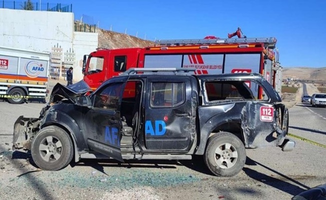 Urfa’da halk otobüsü ile AFAD müdahale aracı çarpıştı: Ölü ve yaralılar var