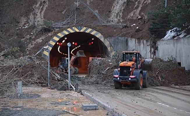 Bolu dağı heyelan nedeniyle trafiğe kapatıldı!