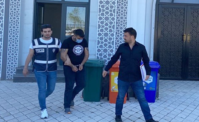 Kocaeli'de 5 milyon liralık çek çalan zanlı tutuklandı! Kocaeli'de 5 milyon liralık çek çalan zanlı tutuklandı!