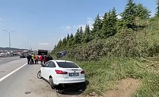 Otoyola düşen taş yüzünden araçlar kaza yaptı!
