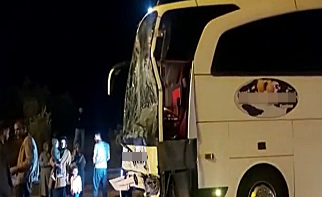 TEM'de yolcu otobüslerinin karıştığı zincirleme kaza; 4 yaralı TEM'de yolcu otobüslerinin karıştığı zincirleme kaza; 4 yaralı
