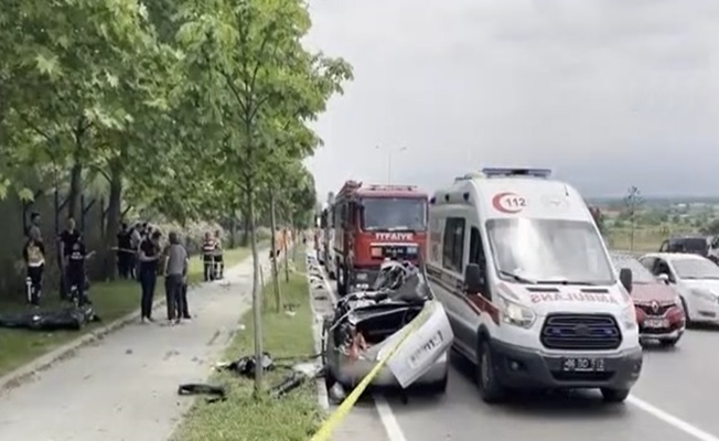 Beton mikseri aracın üzerine devrildi;2 ölü 5 yaralı