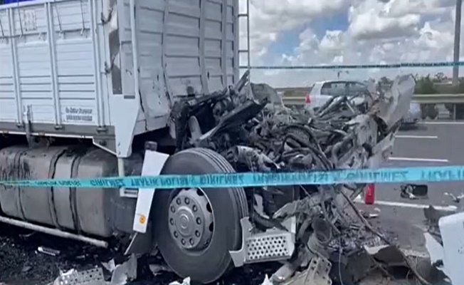 Kuzey Marmara Otoyolu'nda feci kaza! Kamyonun sürücüsü feci şekilde hayatını kaybetti Kuzey Marmara Otoyolu'nda feci kaza! Kamyonun sürücüsü feci şekilde hayatını kaybetti