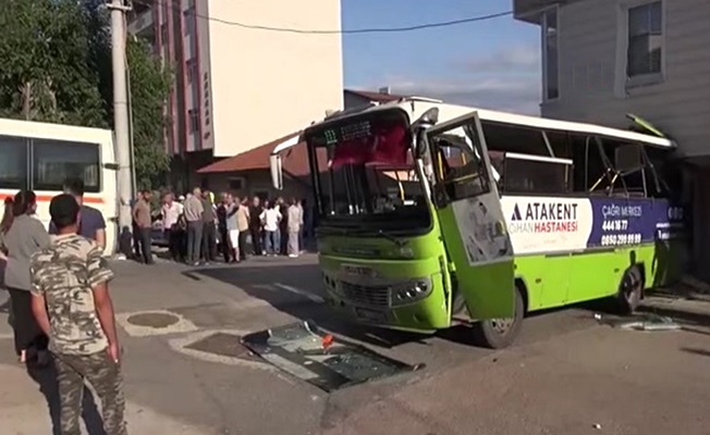 Aynı yerde 2 günde ikinci kaza;15 yaralı Aynı yerde 2 günde ikinci kaza;15 yaralı