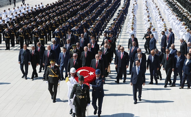 Devlet erkanından Anıtkabir ve Devlet Mezarlığı'na ziyaret
