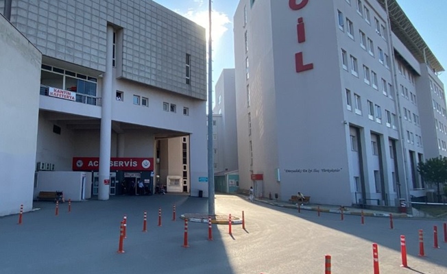 Ters yönden girerek uygulama yapan polis memuruna çarpan sürücü olay yerinden kaçtı Ters yönden girerek uygulama yapan polis memuruna çarpan sürücü olay yerinden kaçtı