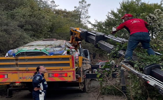 Şampiyonada kaza yapan otomobillerin yardımına Büyükşehir koştu