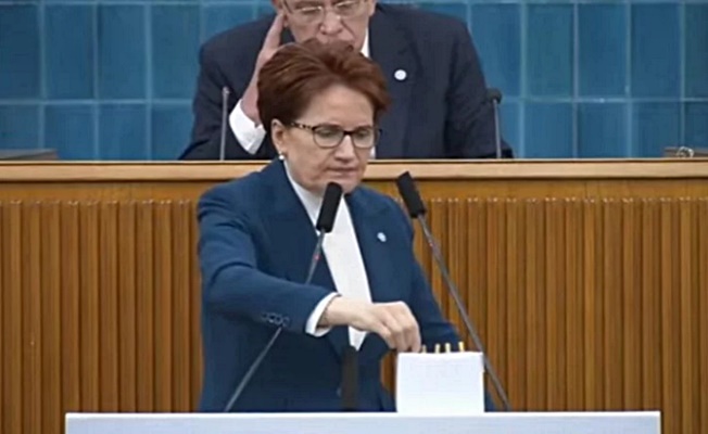 Meral Akşener kürsüdeki kurşunları yere attı!