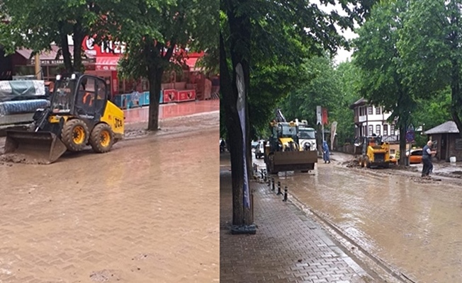 Kastamonu'da sel... Ekipler sahada