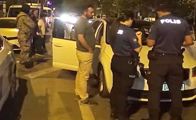 Esenyurt'ta asayiş ve huzur denetimi ; 86 kişi yakalandı! Esenyurt'ta asayiş ve huzur denetimi ; 86 kişi yakalandı!